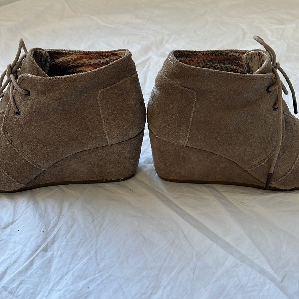 Tom's Kala Desert Wedge Shoes in Taupe Suede Tan Wedges Lace Up‎ Shoes Womens 9 - Picture 12 of 16
